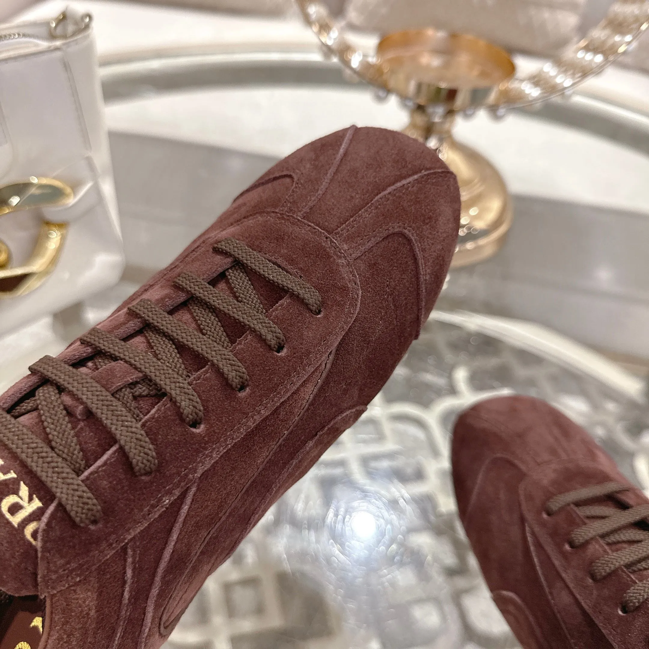 P600. PRADA for couples, casual shoes for couples, originally developed 1:1, made of high-mercerized cowhide, silk sheepskin lining, rubber outsole, comfortable and soft on the feet, size for women: 35 to 41. Male 38 to 45